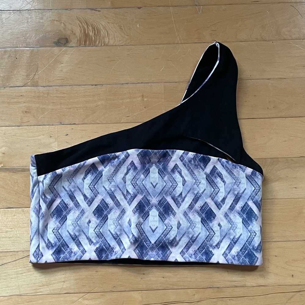 Wolven 4 Way Top